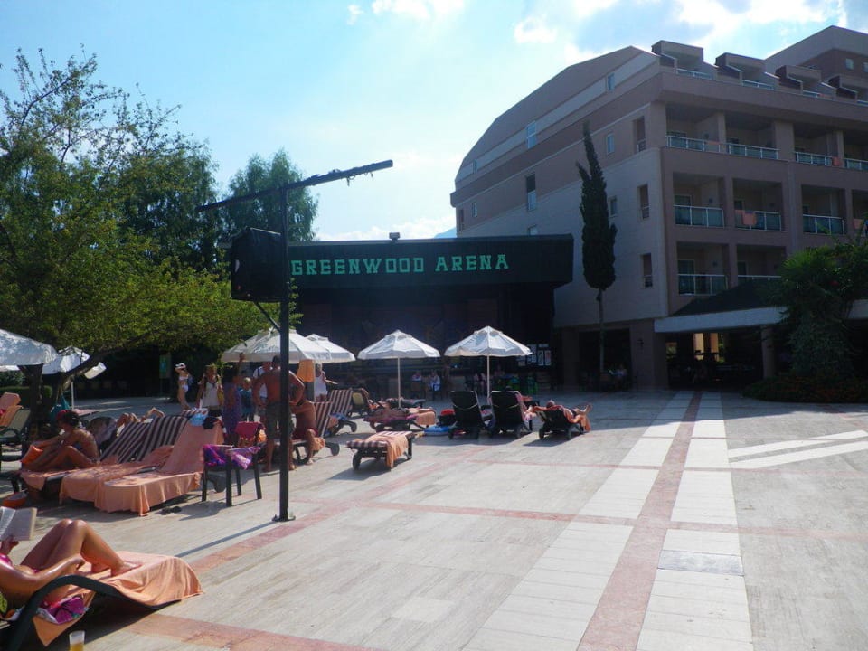 Vor dem Hauptgebäude Greenwood Kemer Resort