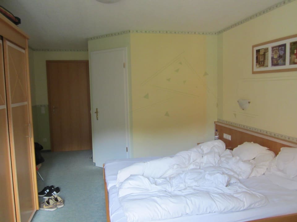 Bett/ Eingang Badezimmer Hotel Landgasthof Hammermühle