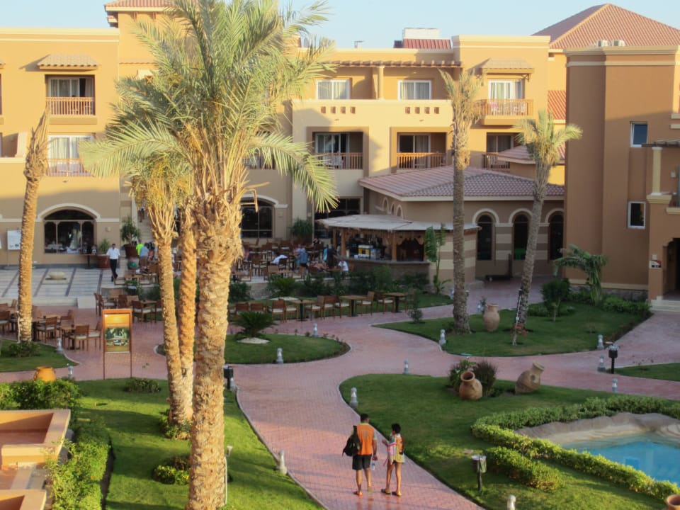 Weg zum Haupthaus Charmillion Club Aqua Park