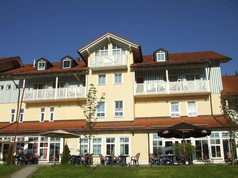 Westseite des Mitteltrakts vom Ahornhof Hotel Ahornhof