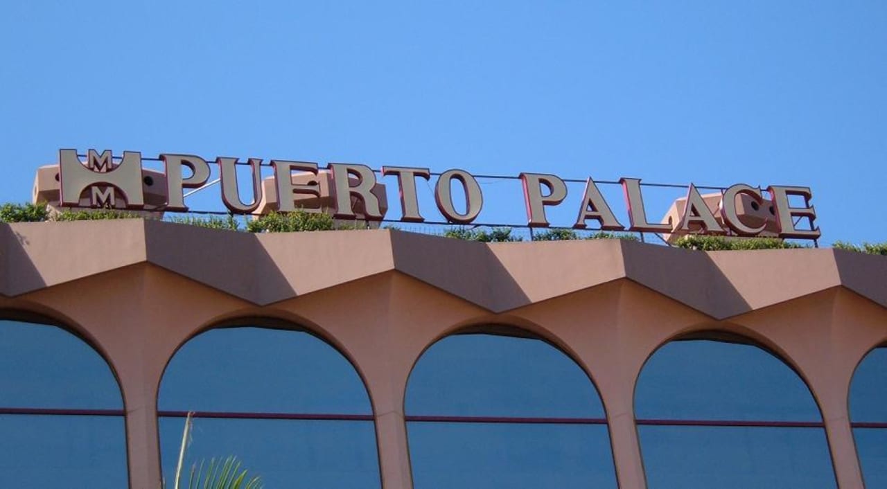 Hotel vorne Hotel Puerto Palace