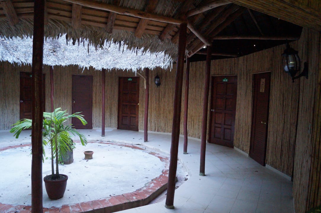 Bungalow von Innen Hotel Los Caneyes