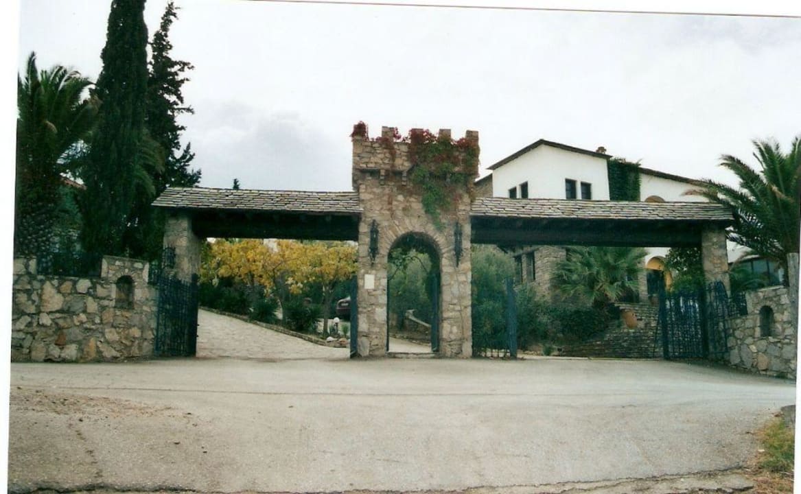 Einfahrt Hotel Geranion Village