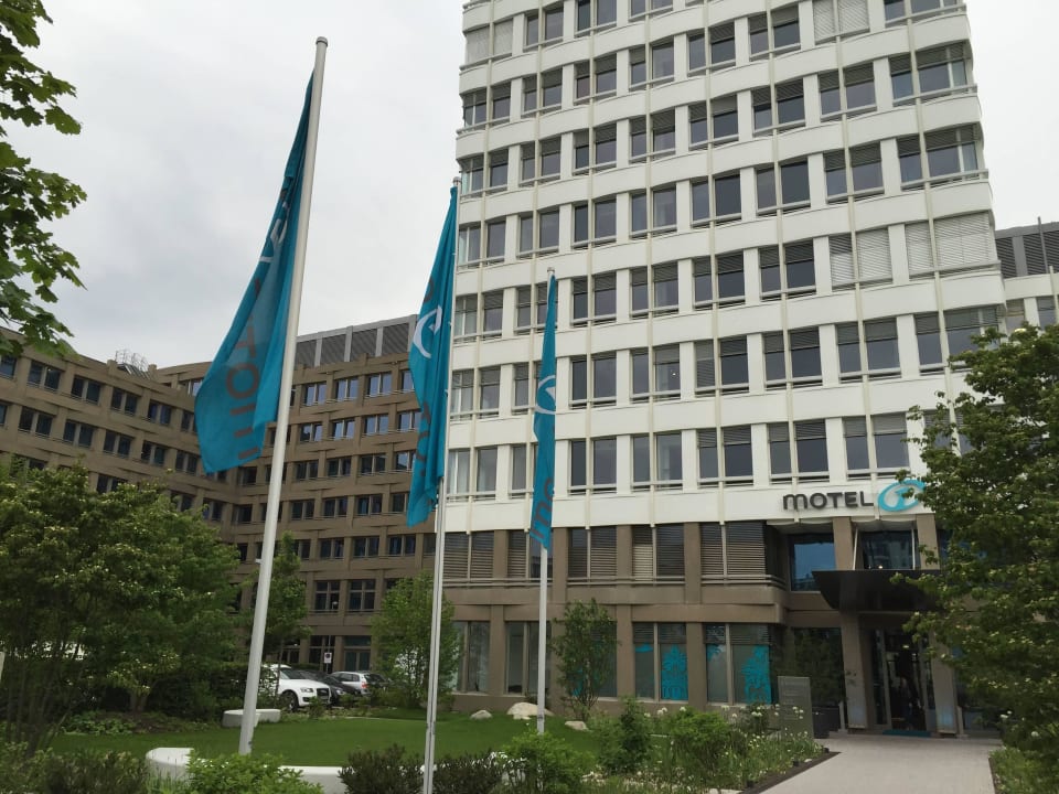 Hintereingang Motel One München-Campus