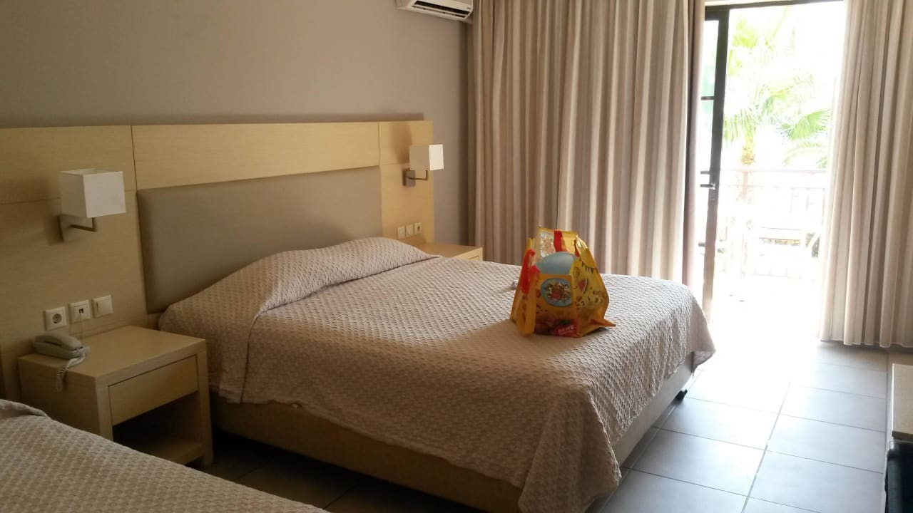 Zimmer mit Blick zum Meer Porto Bello Beach