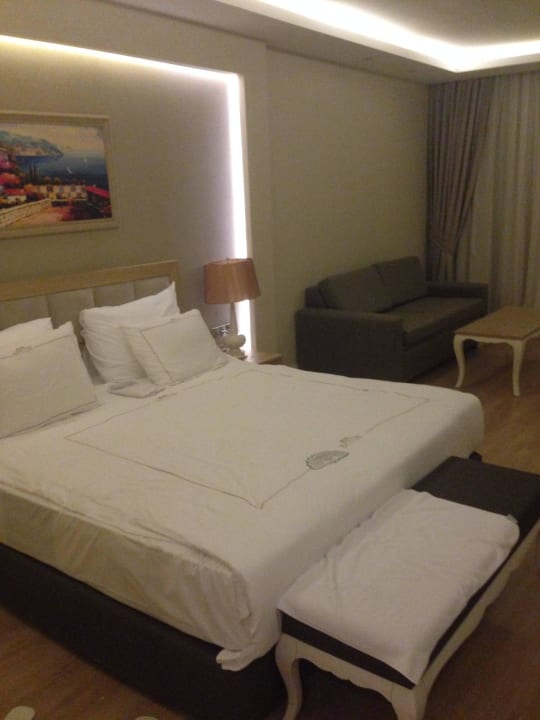 Lake Family Bellis Deluxe Hotel