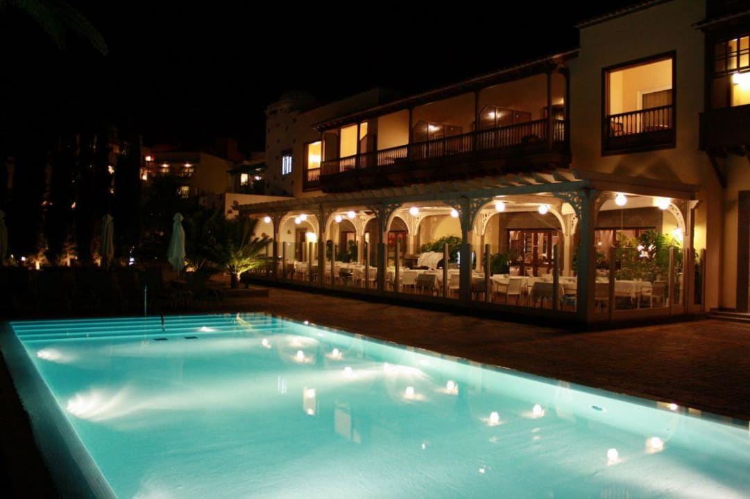 Kleiner Pool bei Nacht Lopesan Villa del Conde Resort & Thalasso