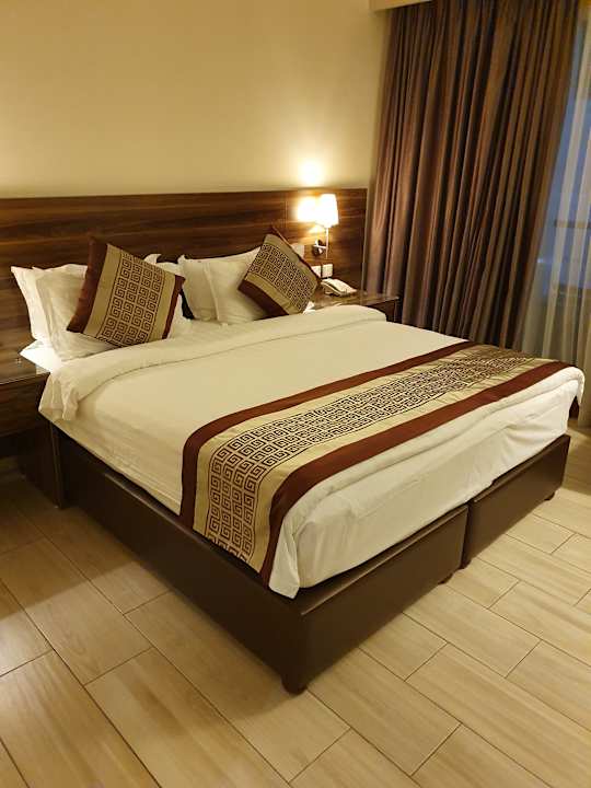 Zimmer Lacosta Hotel