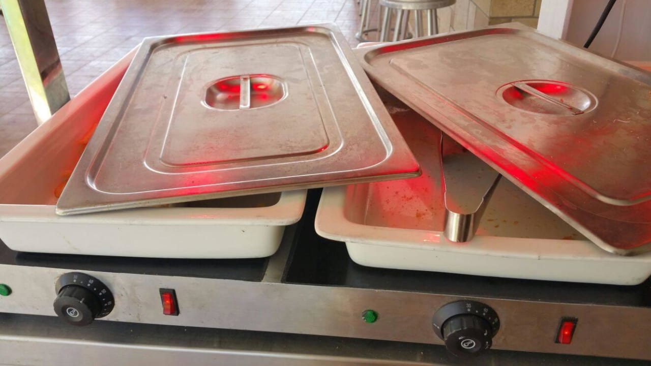 Essensbehälter für All In Gäste, oft leer Vantaris Luxury Beach Resort