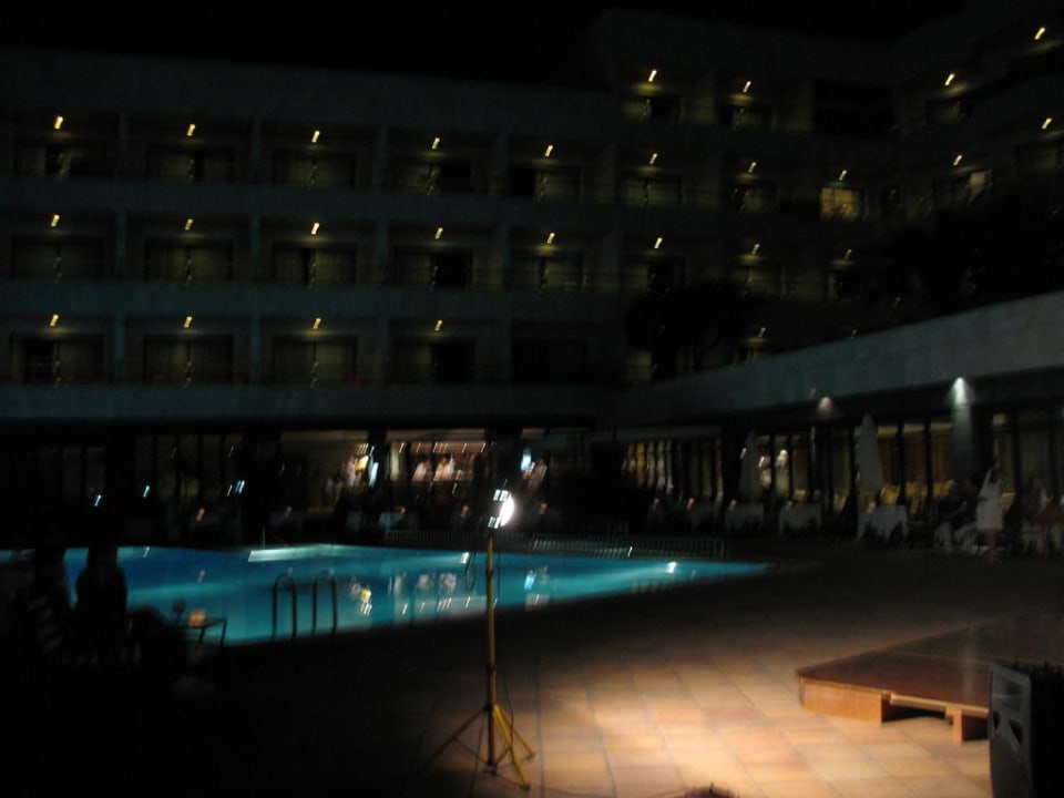 Pool bei Nacht Hotel Serrano Palace