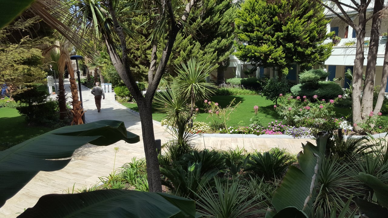 "Gartenanlage" Flora Garden Ephesus Hotel (Kusadasi) • HolidayCheck