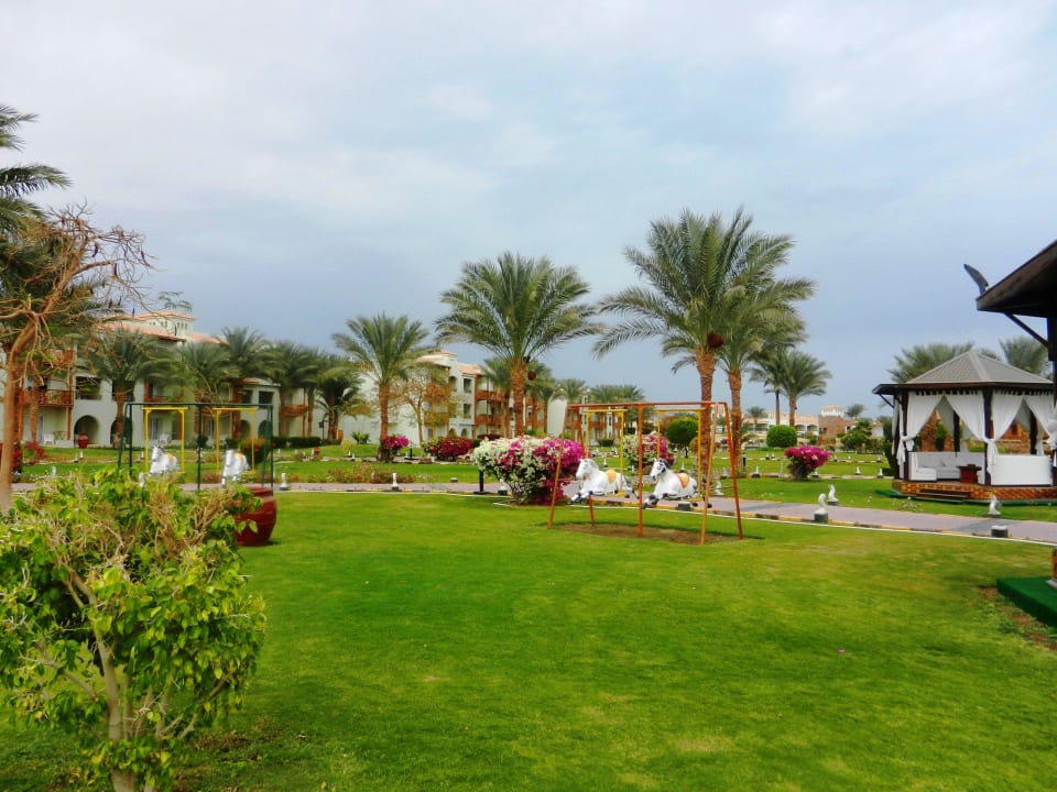 Sehr gepflegte Gartenanlage Pickalbatros Dana Beach Resort - Hurghada
