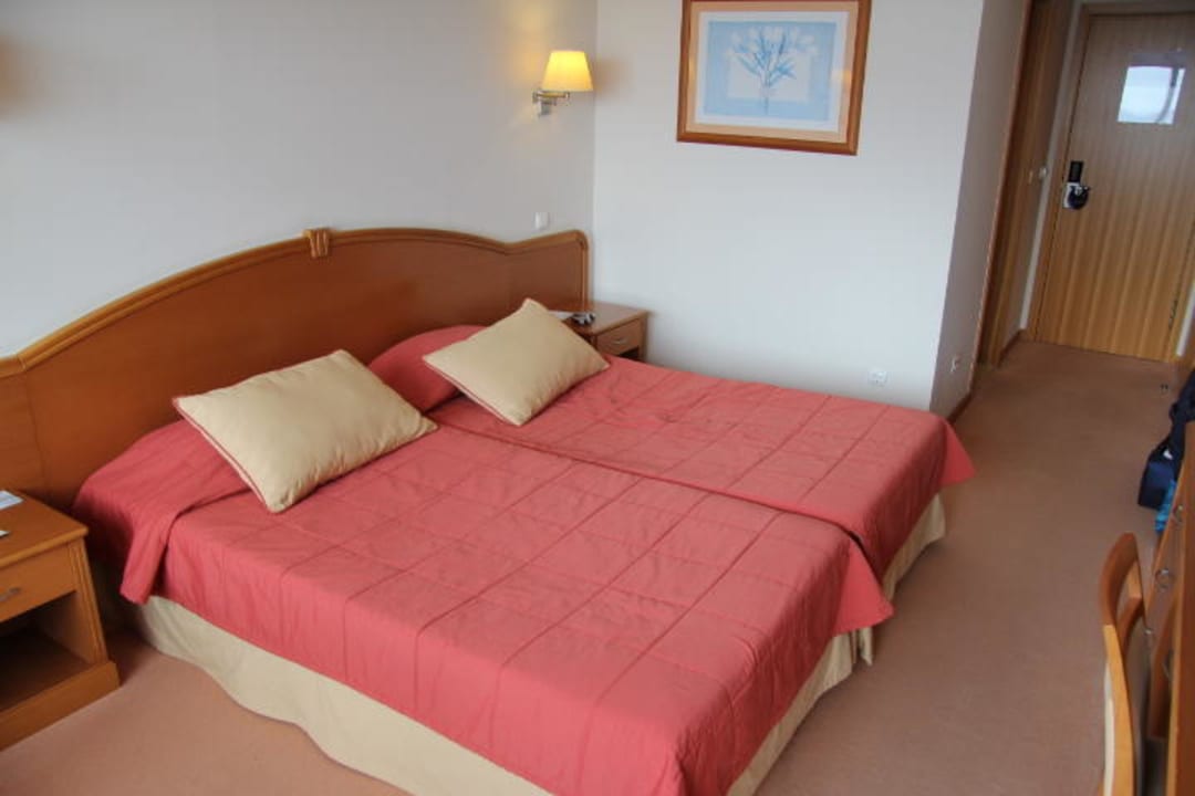 Zimmer - Wohnraum Caloura Hotel Resort