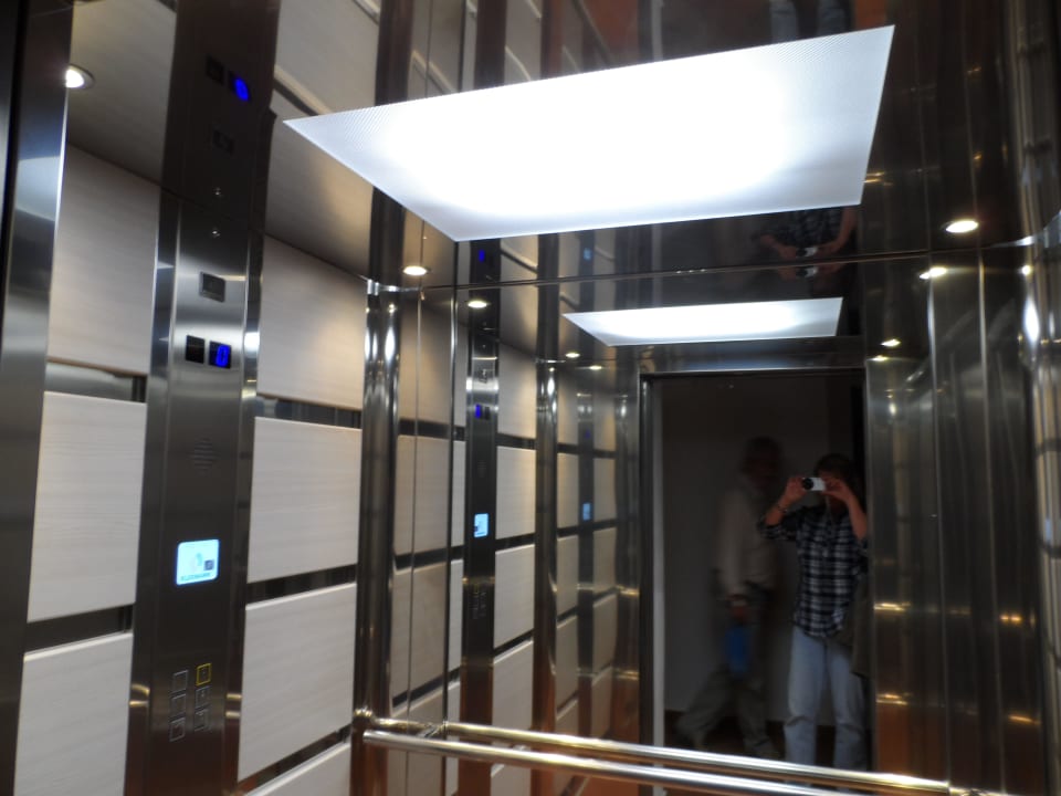 Der neue Fahrstuhl Naxos Resort Beach Hotel