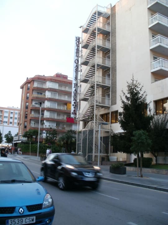 Seitlich an der hauptverkehrsstraße GHT Oasis Park & Spa