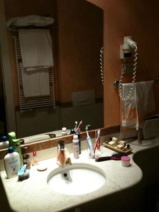 Das sehr gepflegte Badezimmer  Hotel Club