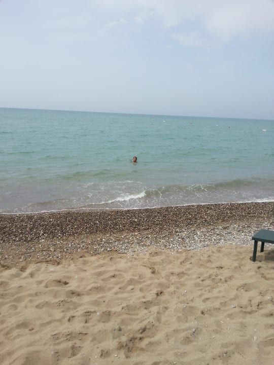 Sehr viele grobe Kiesel Sherwood Dreams Resort