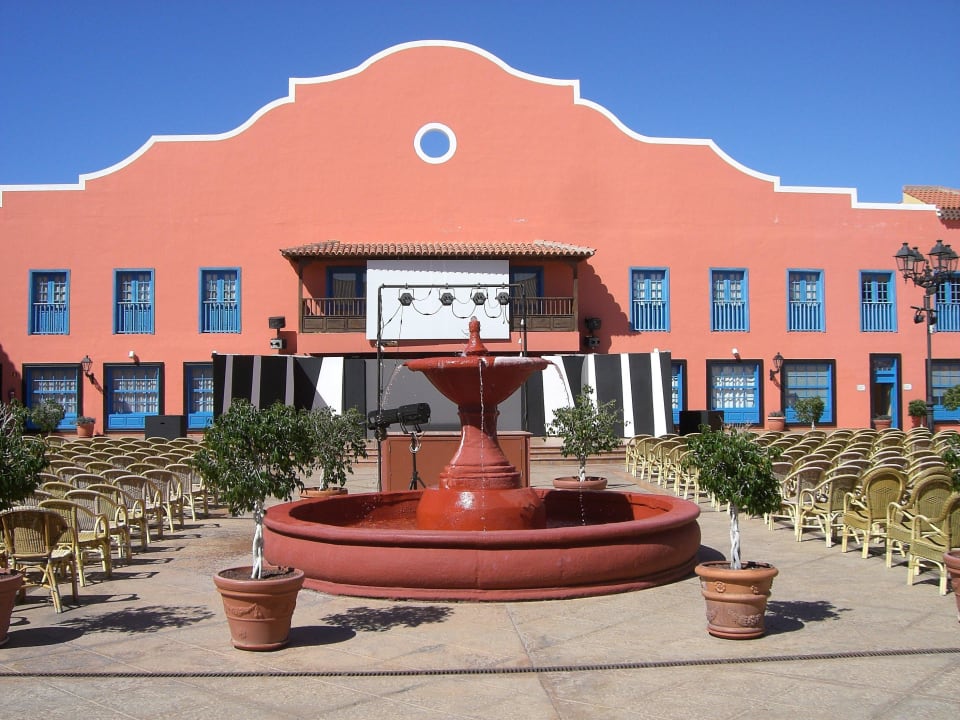 Showbühne im Außenbereich Bahia Principe Sunlight Costa Adeje