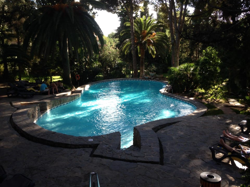 Zweiter Pool mit Liegen Lago Garden