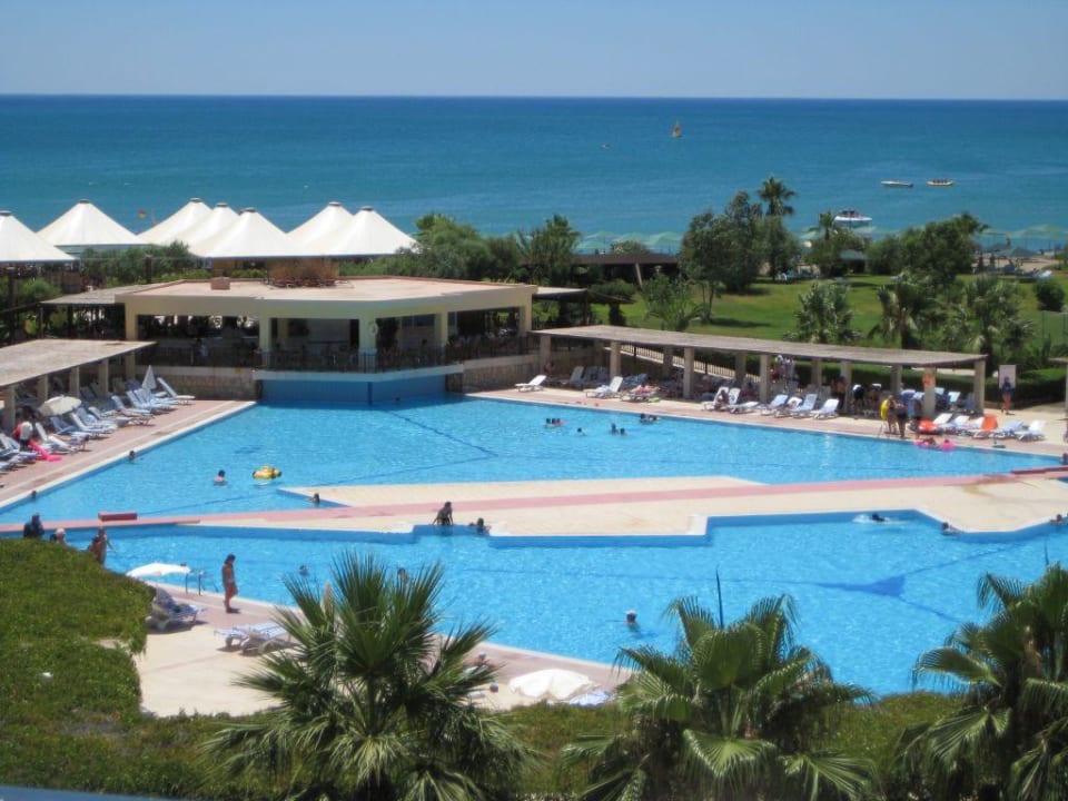 Blick vom Balkon auf Pool & Strand Kaya Belek Hotel