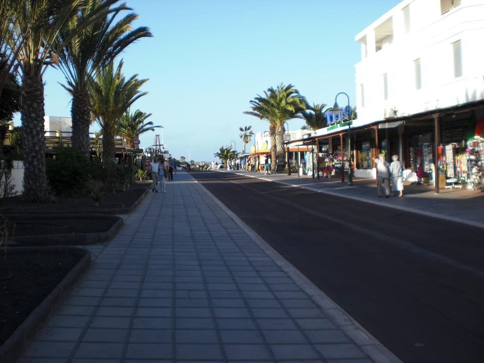 Einkaufsstraße allsun App.-Hotel Albatros