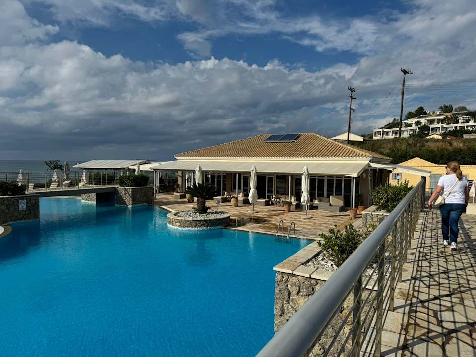 Pool Athina Agios Stefanos