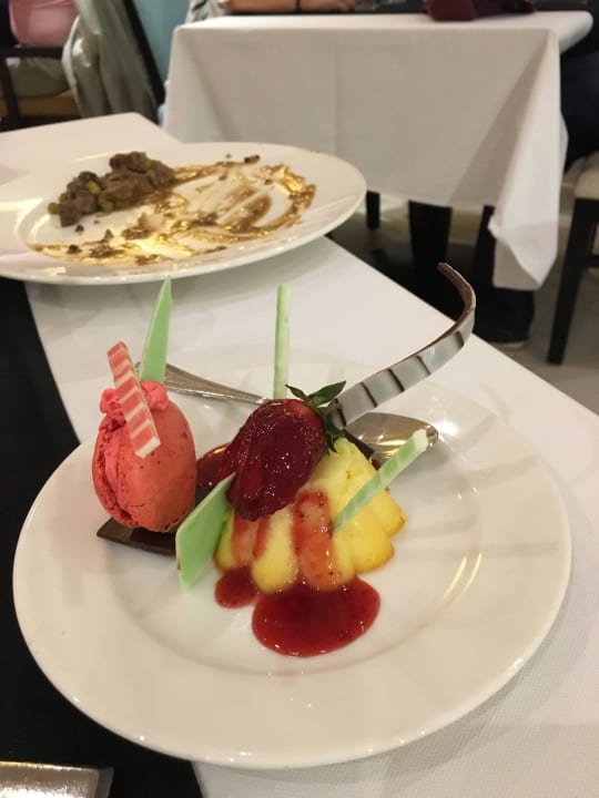 Lecker Käsekuchen  Premier Le Reve Hotel & Spa