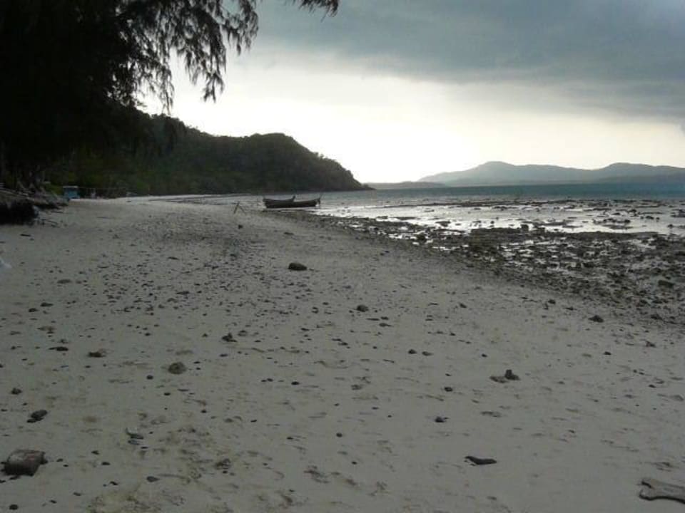 Abend Hotel Coral Island Resort