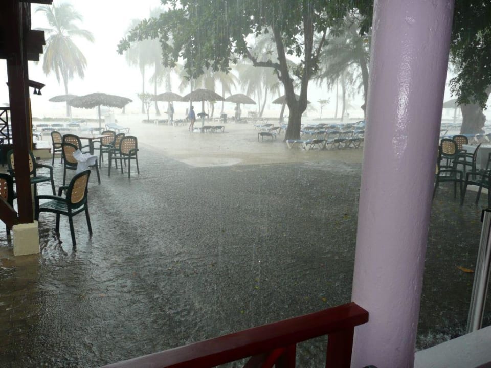 Regen im Juni BelleVue Dominican Bay