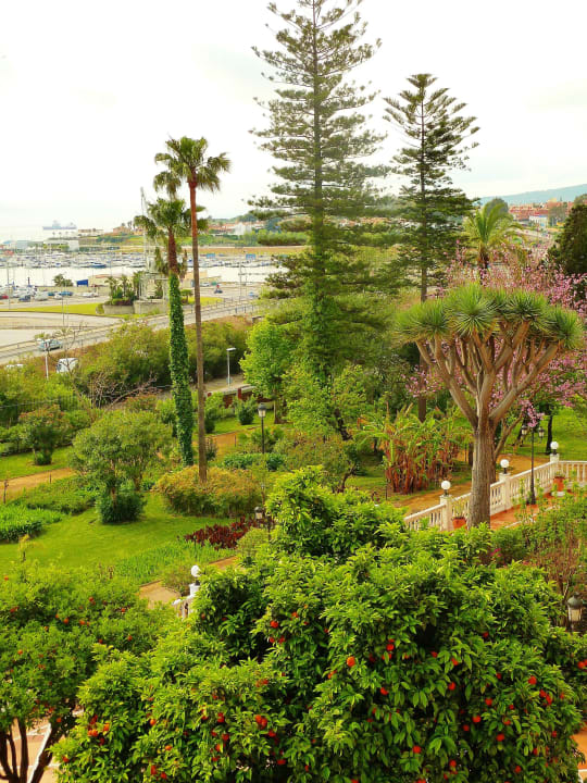 Blick in den vorderen Hotelgarten! Globales Reina Cristina