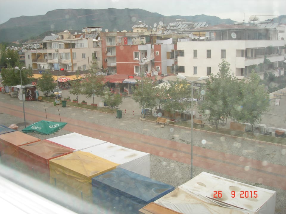 Basarstrasse vor dem Hotel Royal Beach Club Hotel