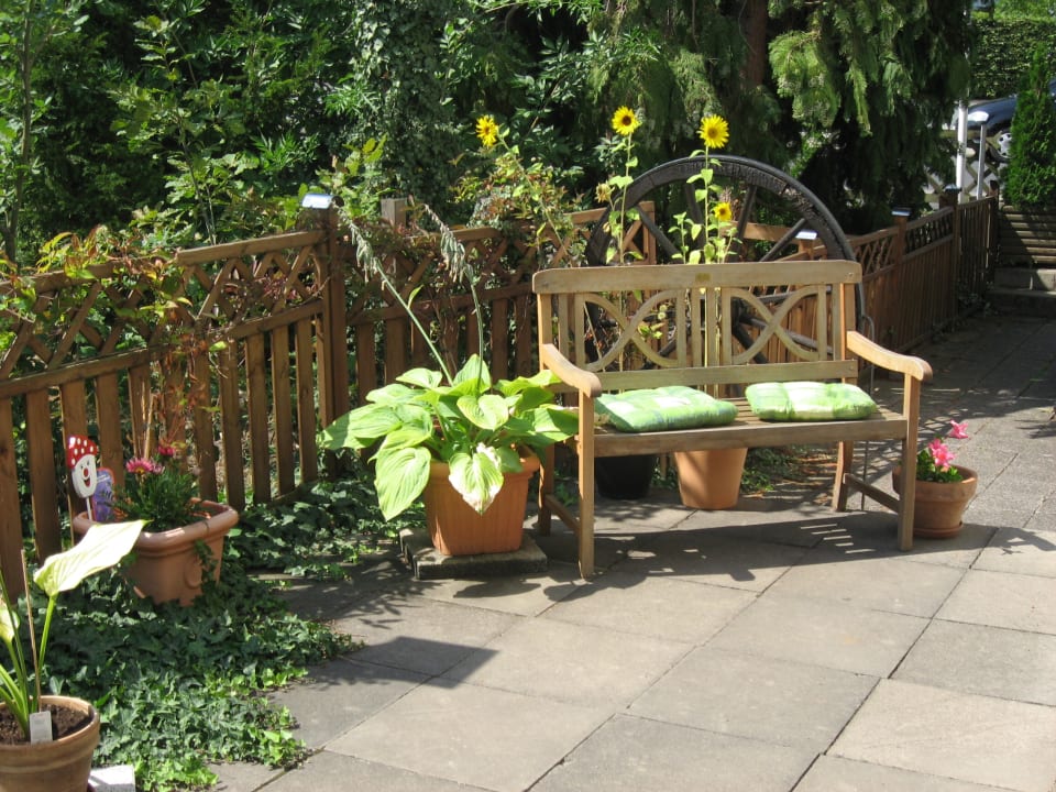 Gartenanlage Pension Taunusblick Ferienwohnung und Apartment