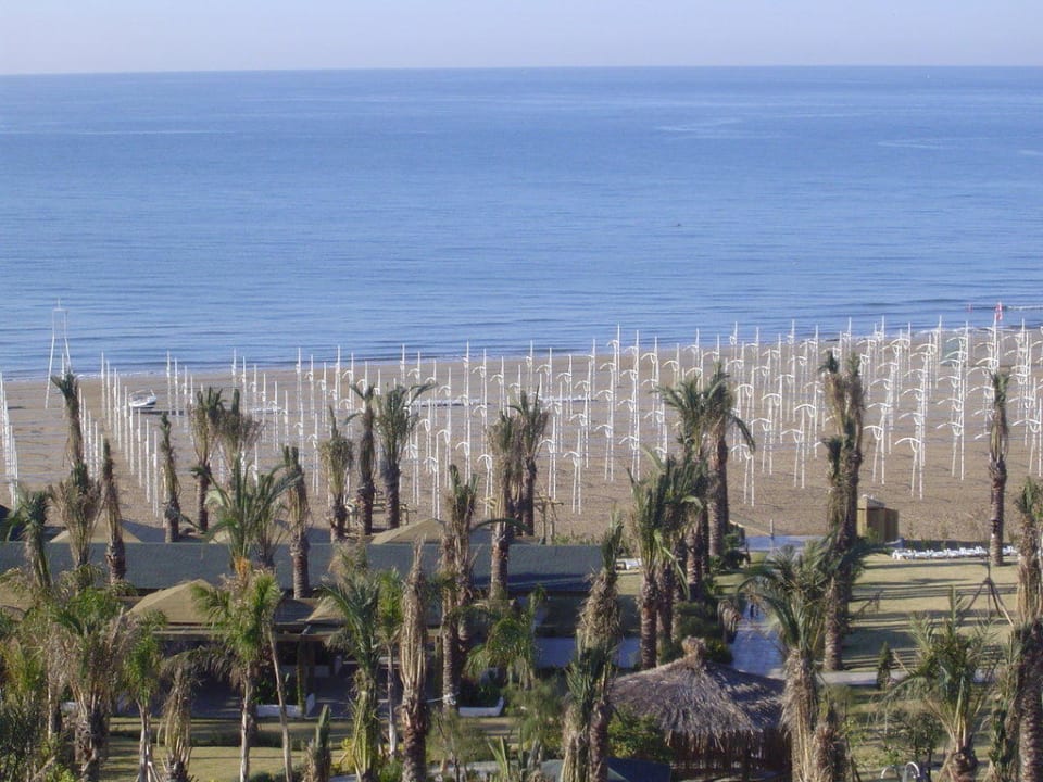 Strand mit Sonnendächern Sunis Kumköy Beach Resort Hotel & Spa