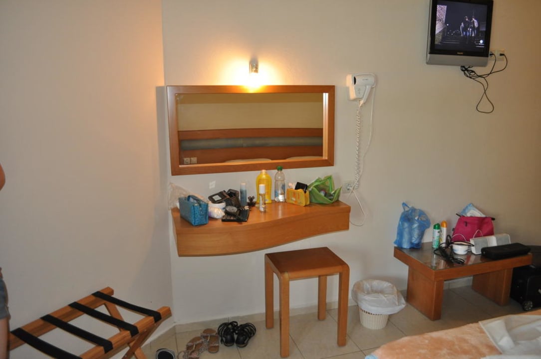 Spiegel und Kosmetikecke Hotel Eva Bay