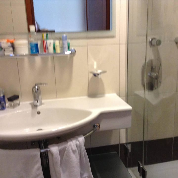 Bad Zimmer 207 Eurostars Queen of Montenegro