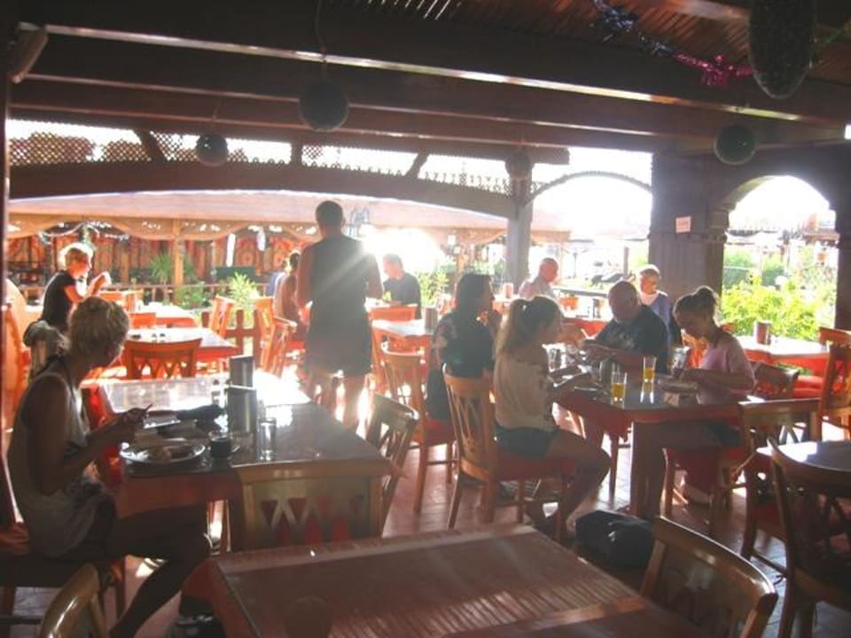 Frühstück direkt am Meer Hotel Christina Beach Palace