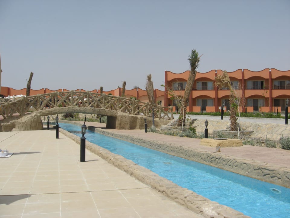 Kanal um die Anlage Three Corners Happy Life Beach Resort