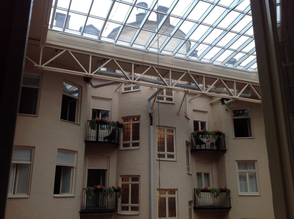Blick aus dem Zimmer-Überdachter Innenhof Best Western Hotel Bentleys