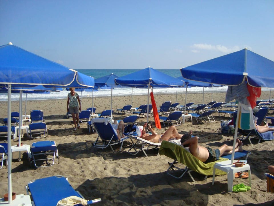 Sand beach Pearl Beach