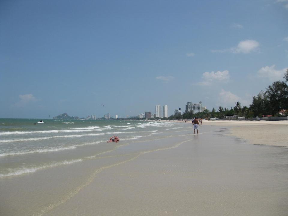 Strand  Laksasubha Hua Hin