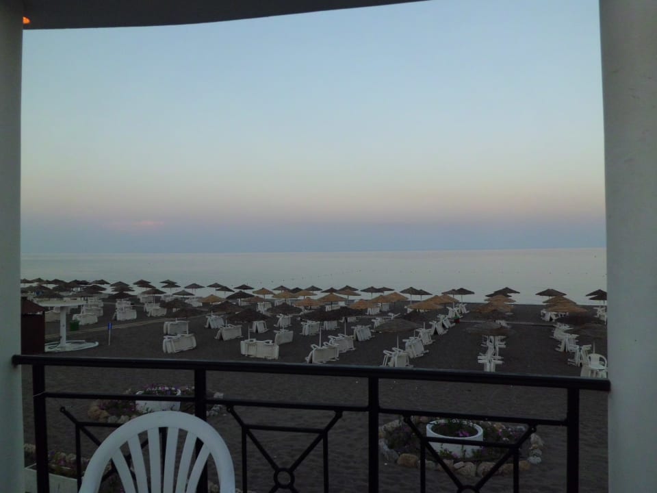 Blick von der Poolbar auf den Strand Hotel Calypso Beach