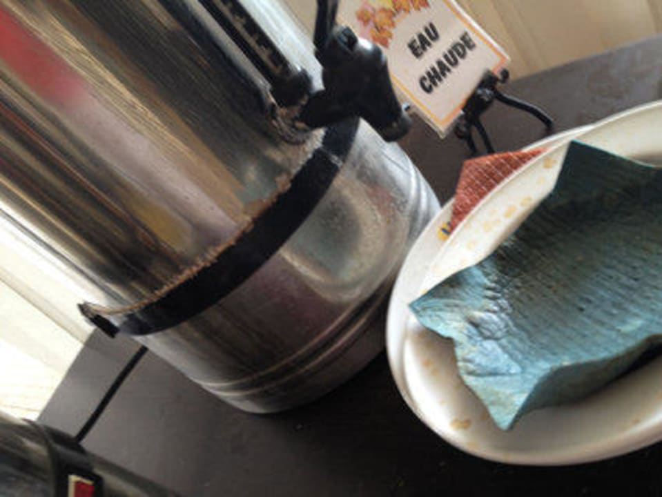 Siff am Kaffeespender Djerba Aqua Resort