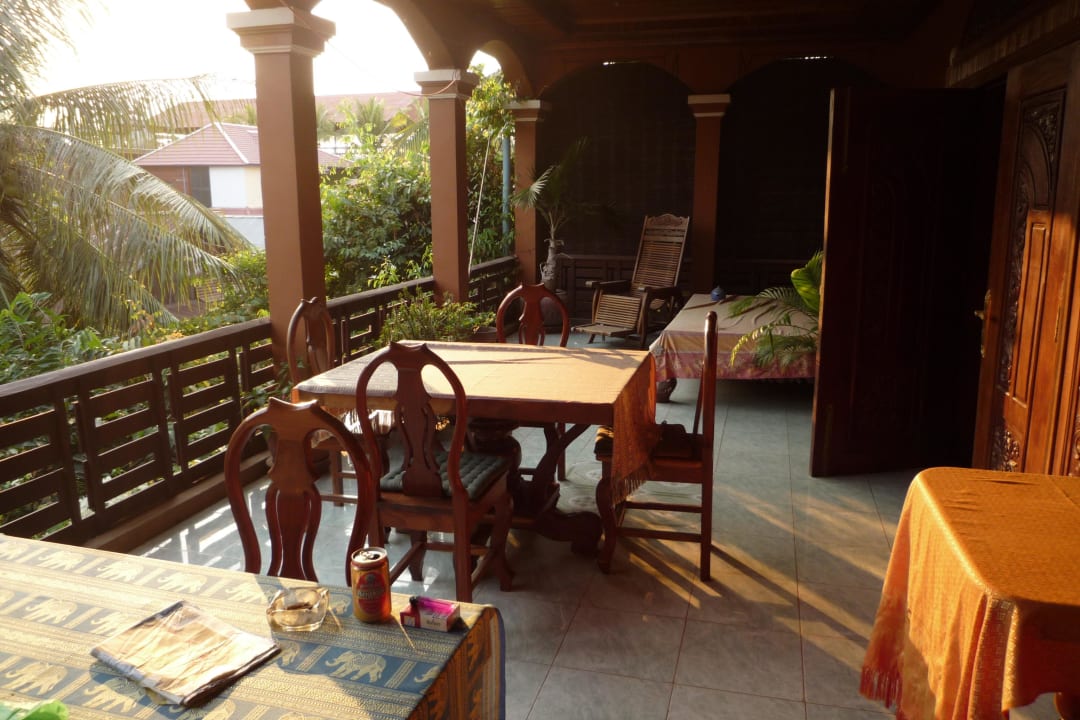 Die Früstücksterrasse im Haupthaus Bayon Garden Guesthouse