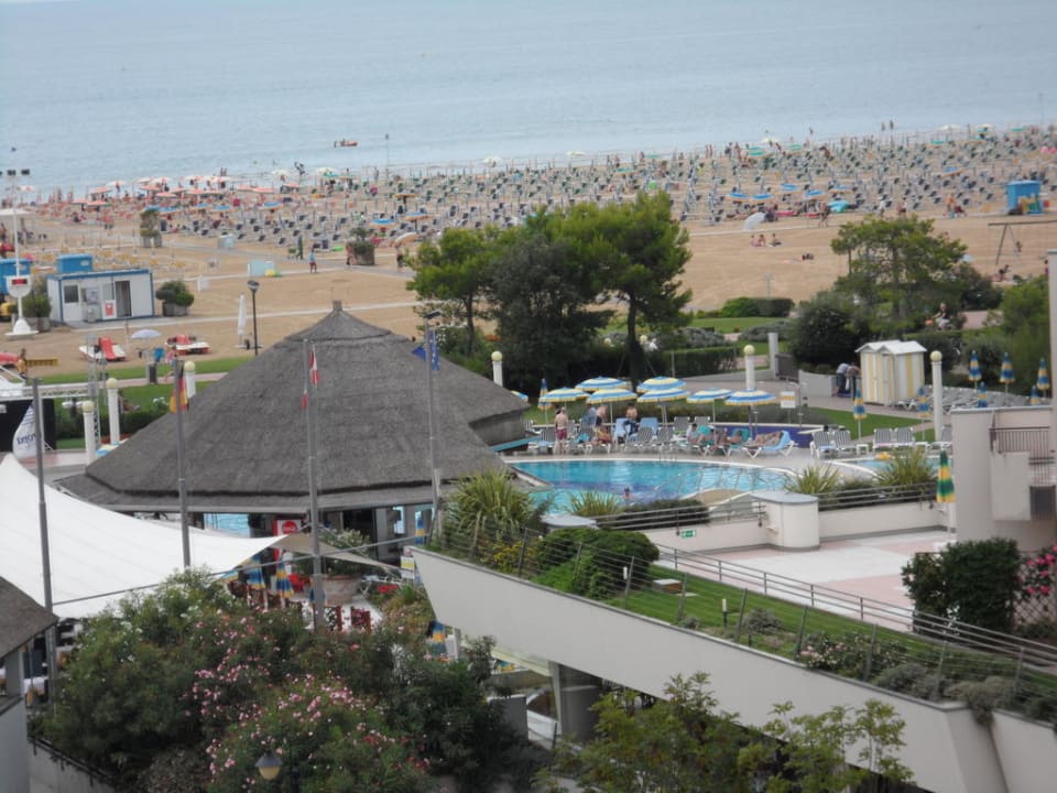 Poollandschaft Savoy Nachbar-Hotel Aparthotel Holiday