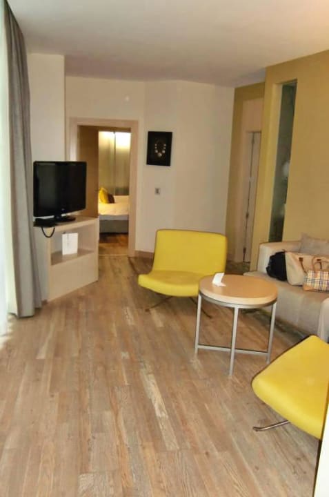 Wohnzimmer vom Eingang Junior Suite 223A Hotel Vincci Selección Posada del Patio