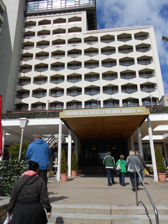 Der Haupteingang zum Hotel AHORN Berghotel Friedrichroda