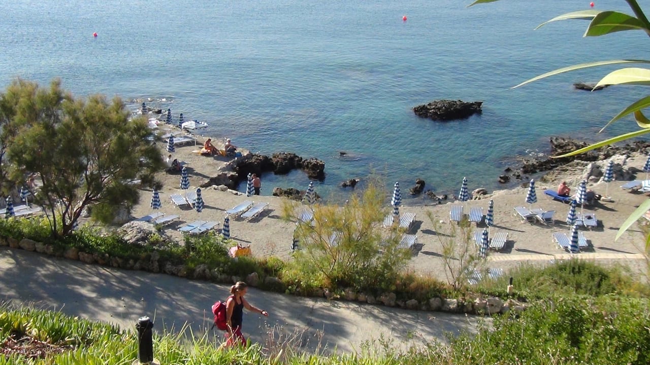 Weg zum Strand Hotel Kalithea Horizon Royal
