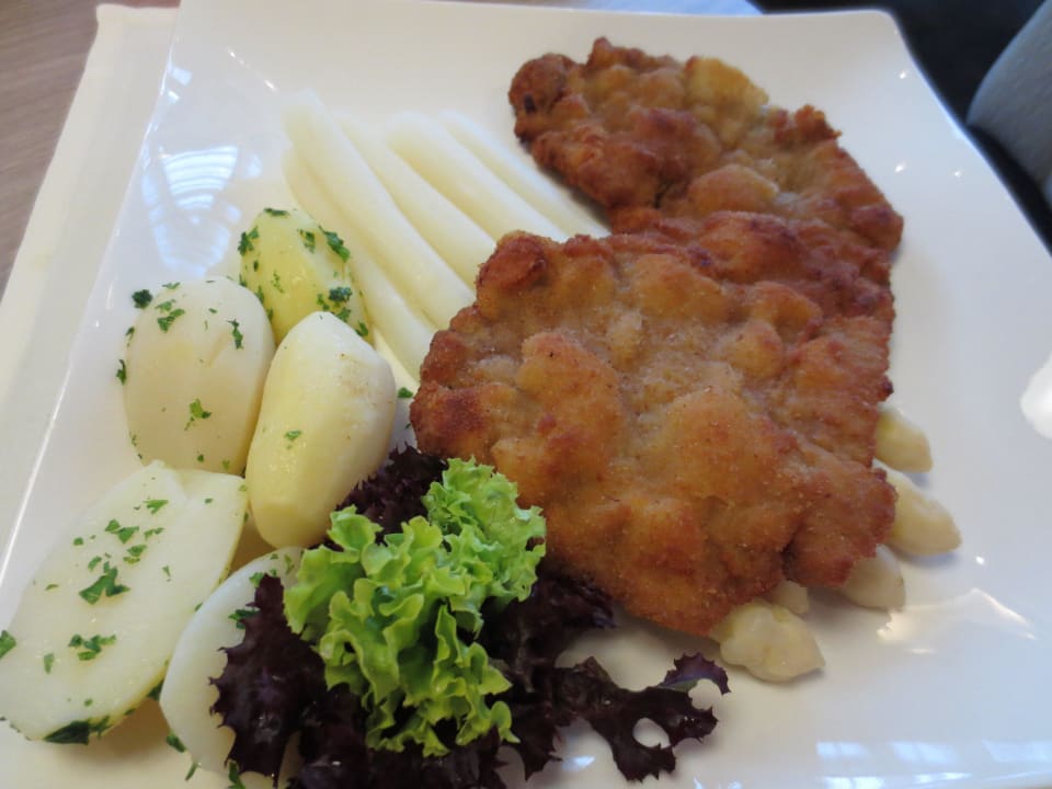 Spagelgerichte von der Karte Dorint Hotel Dresden