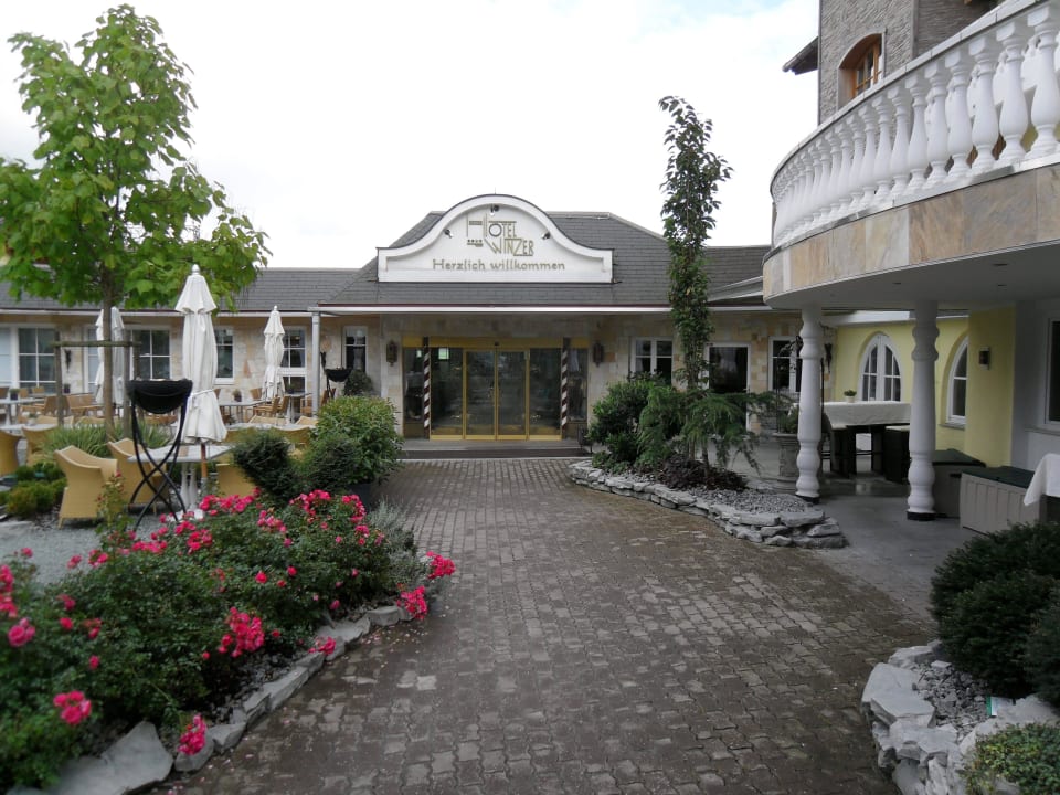 Hotel Winzer-Eingang Hotel Winzer - Nur wir Zwei
