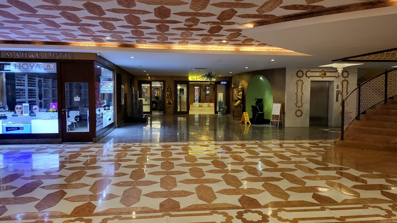 Lobby Royal Taj Mahal Hotel